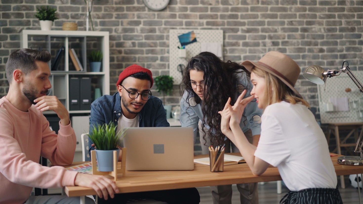 How Clubs Benefit From Private Discussion Spaces